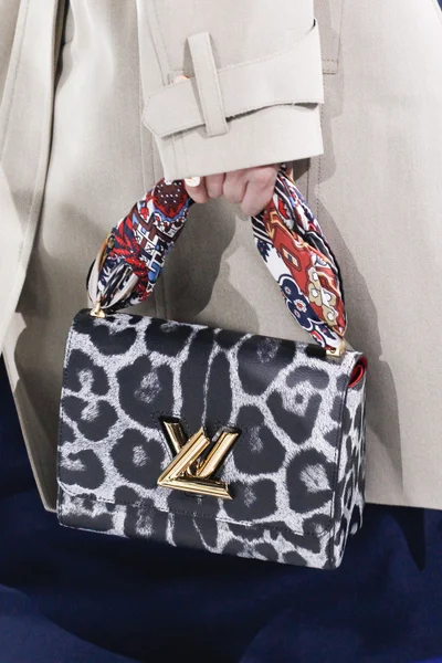 Look 27